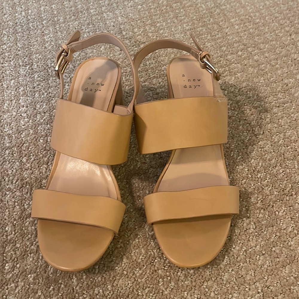 Target heels - Picture 1 of 4